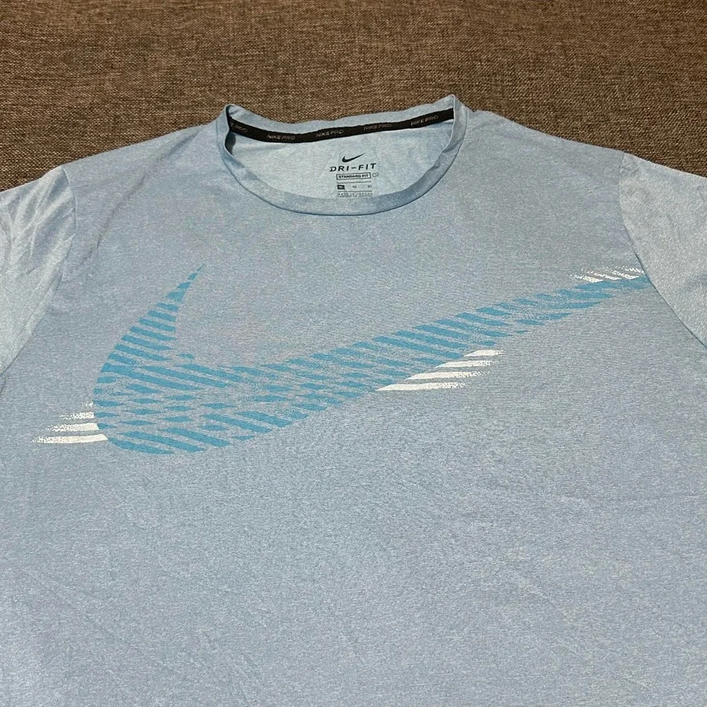 Nike‎ Pro Men's XL Standard Fit Dri Fit Shirt